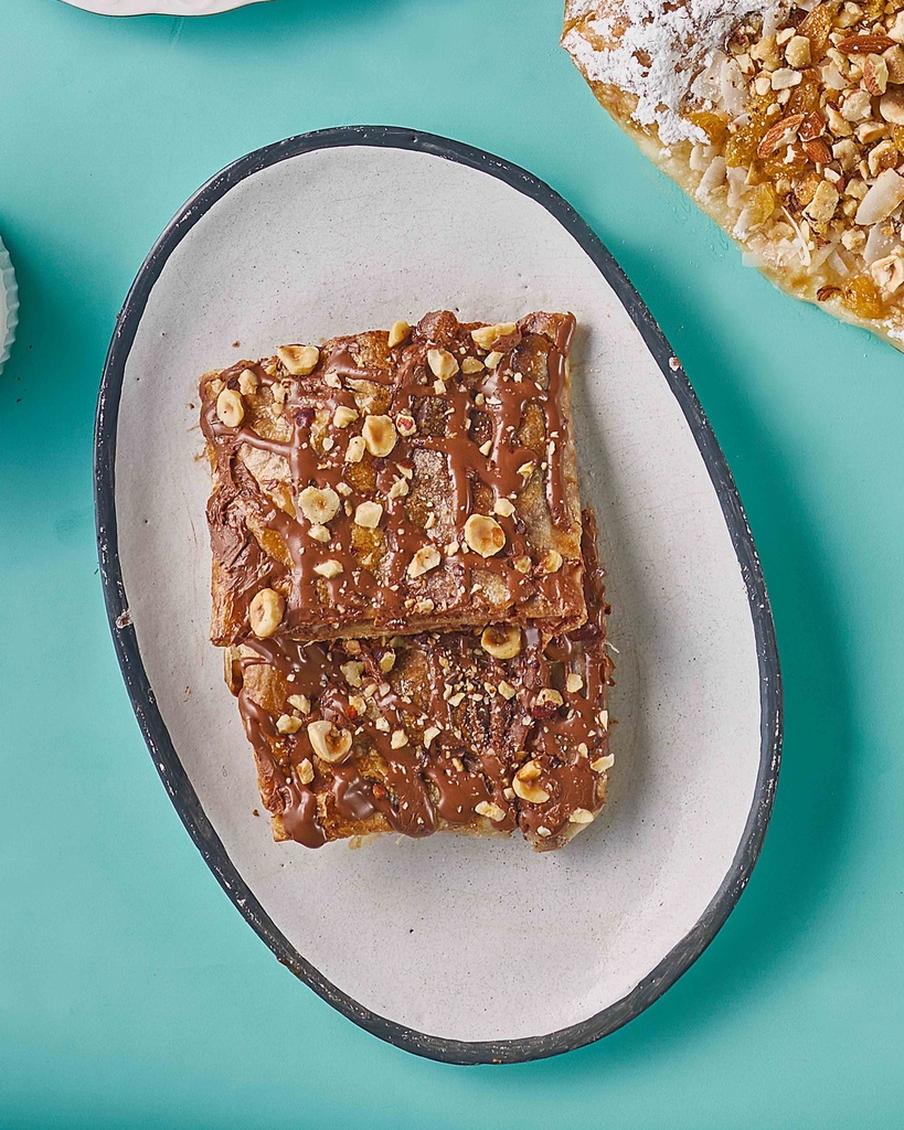 رول حلو نوتلا  مكسرات