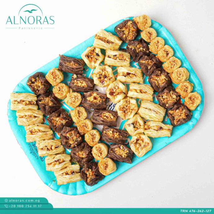 طبق مشكل بقلاوة لوكس